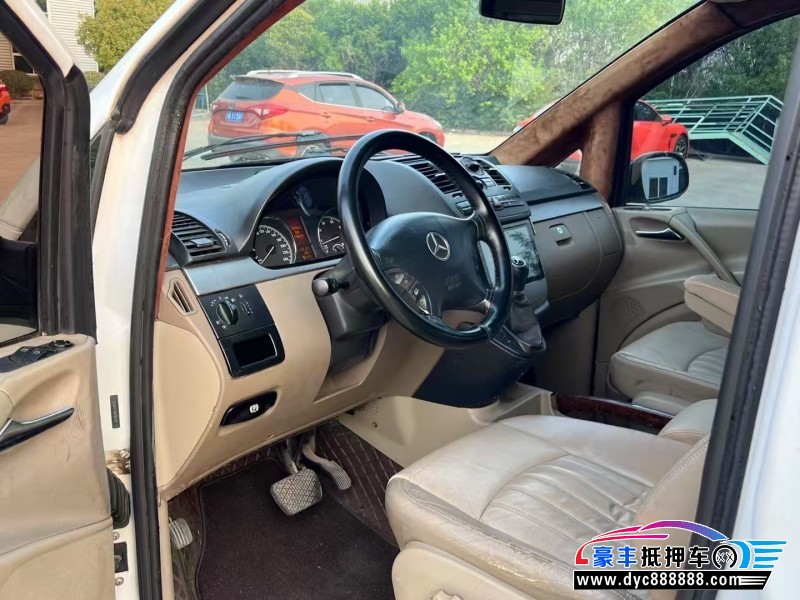 11年奔驰唯雅诺轿车抵押车出售