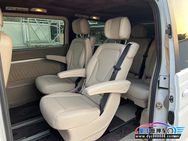 11年奔驰唯雅诺轿车抵押车出售