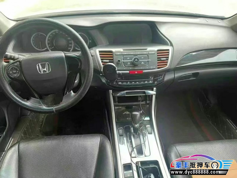 17年本田雅阁轿车抵押车出售