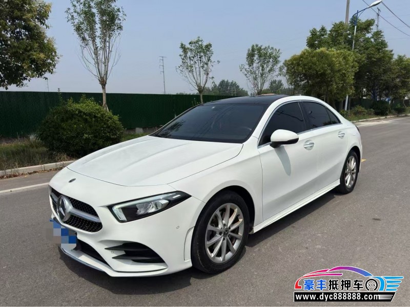 21年奔驰A轿车抵押车出售