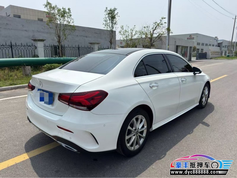 21年奔驰A轿车抵押车出售