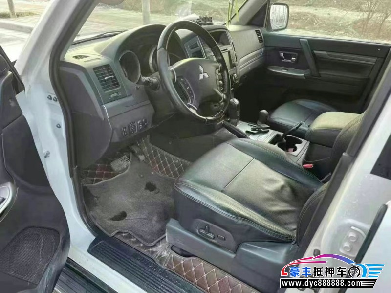 17年三菱帕杰罗SUV抵押车出售