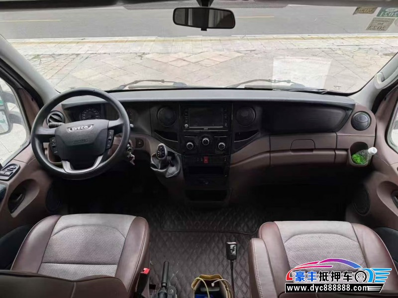 19年依维柯欧盛轿车抵押车出售