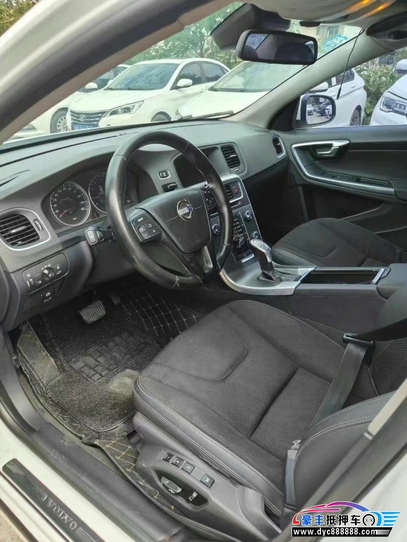 13年沃尔沃S60轿车抵押车出售