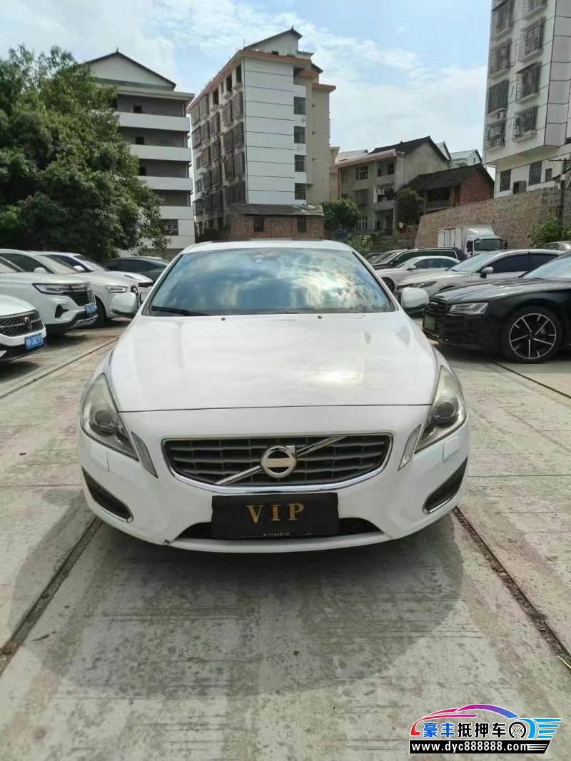 13年沃尔沃S60轿车抵押车出售