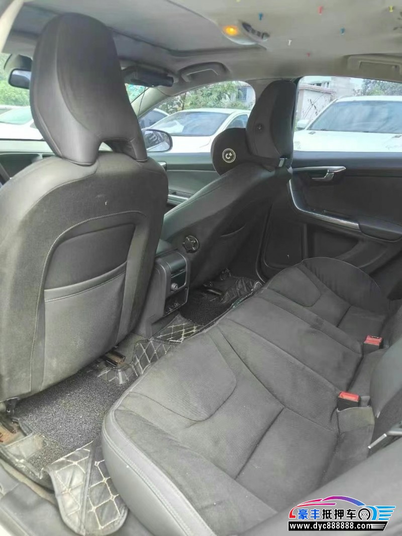 13年沃尔沃S60轿车抵押车出售