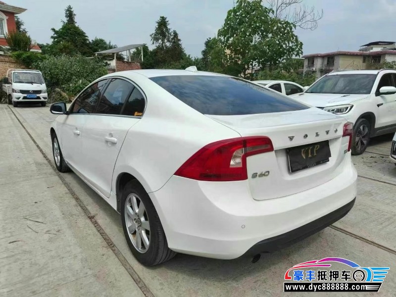 13年沃尔沃S60轿车抵押车出售