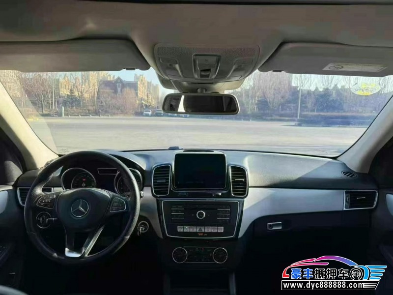 16年奔驰GLE轿车抵押车出售