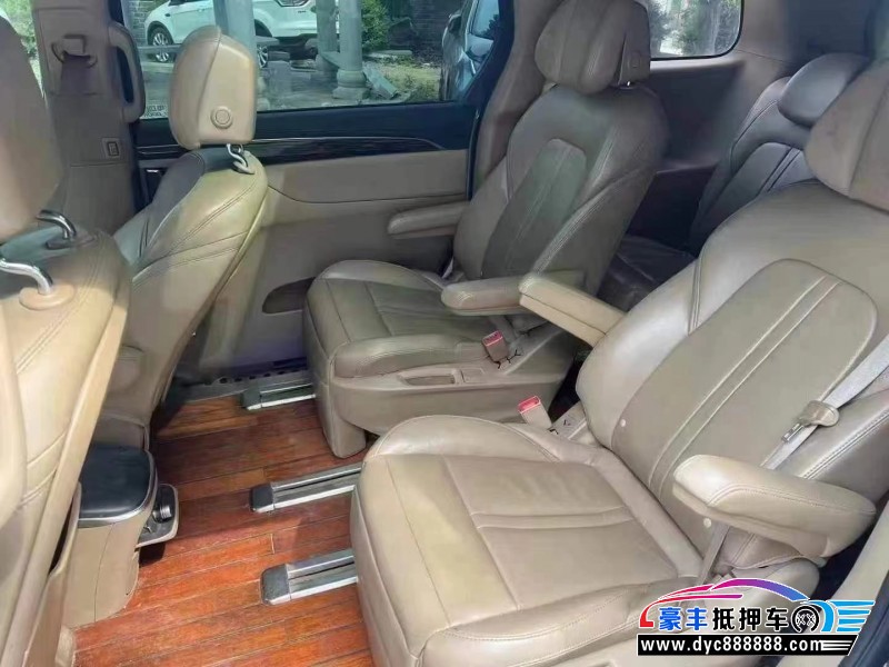 17年别克GL8轿车抵押车出售