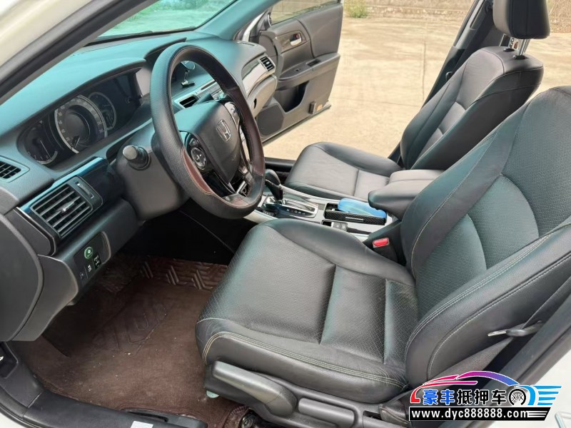 17年本田雅阁轿车抵押车出售