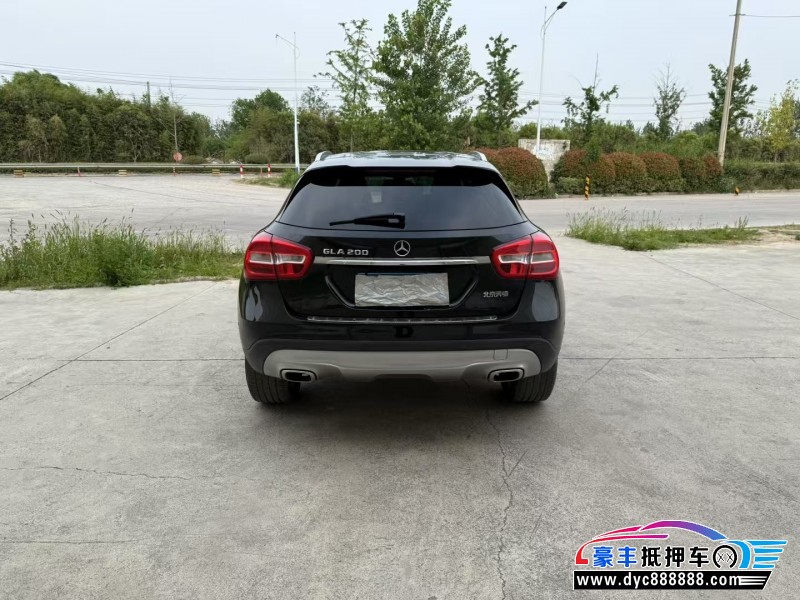 15年奔驰GLA轿车抵押车出售