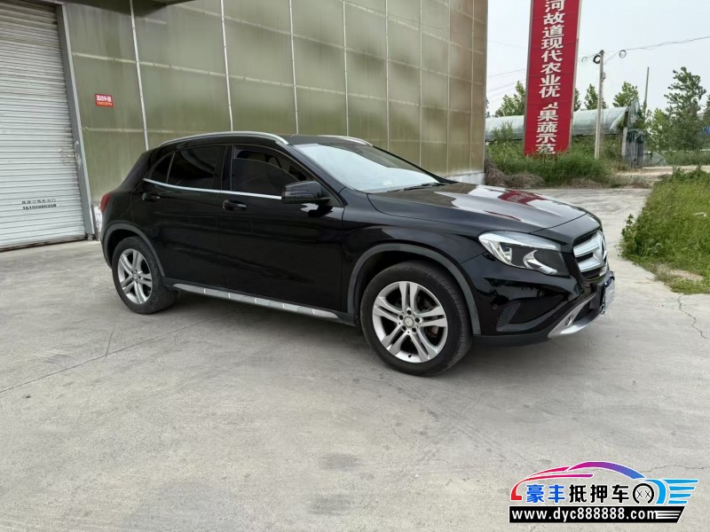15年奔驰GLA轿车抵押车出售