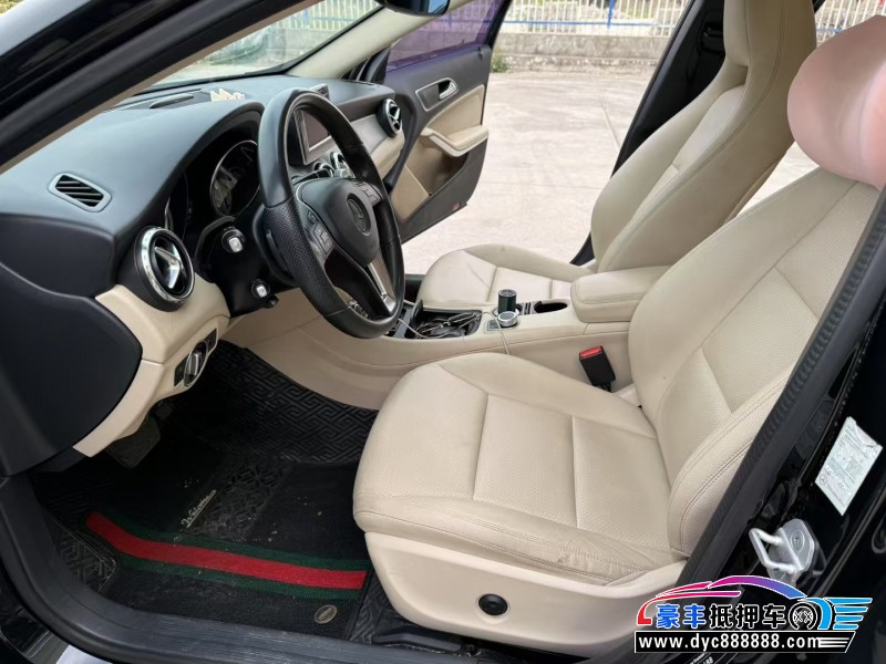 15年奔驰GLA轿车抵押车出售