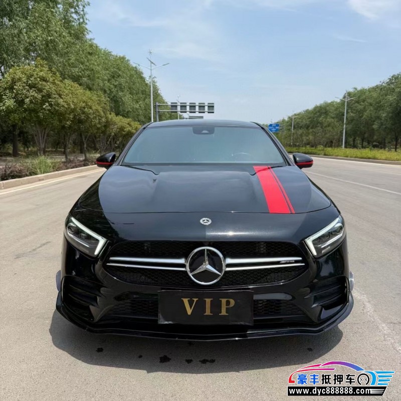 22年奔驰A级AMG轿车