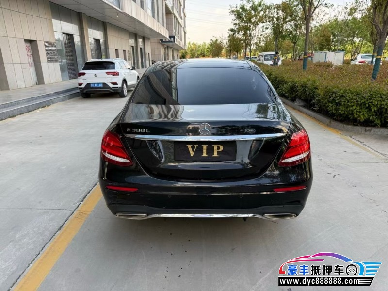 17年奔驰E轿车抵押车出售