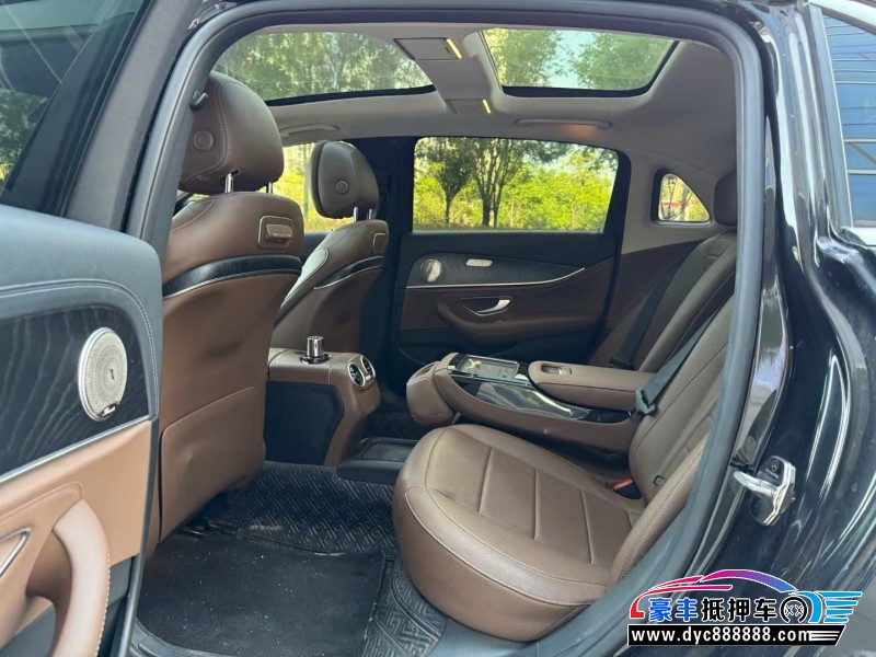 17年奔驰E轿车抵押车出售