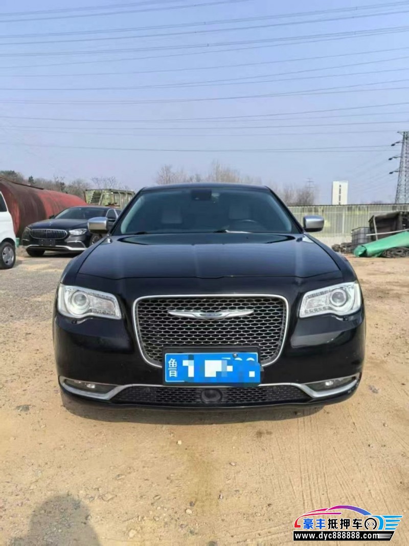 抵押车出售18年克莱斯勒300C轿车