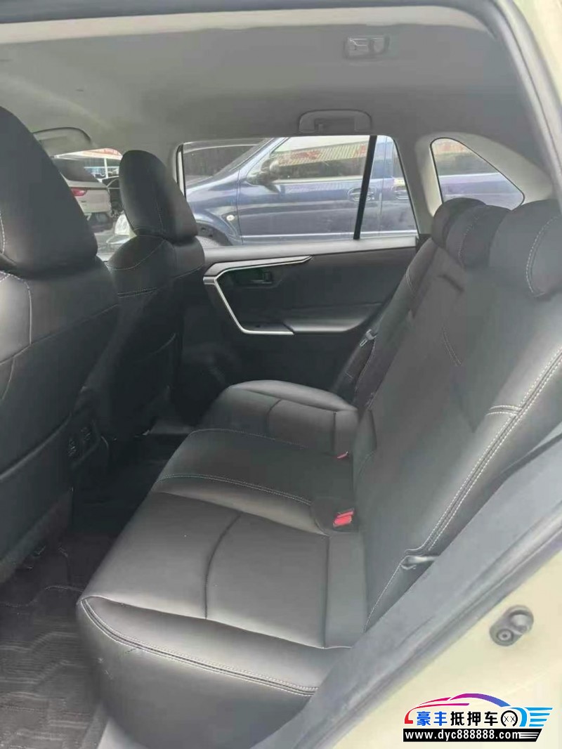 20年丰田RAV4轿车抵押车出售