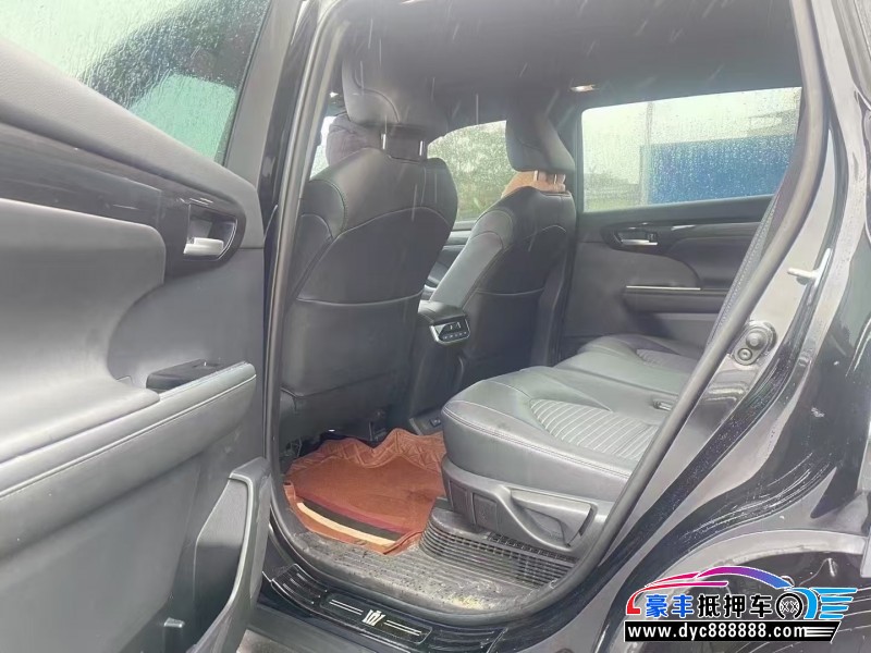 24年丰田皇冠轿车抵押车出售