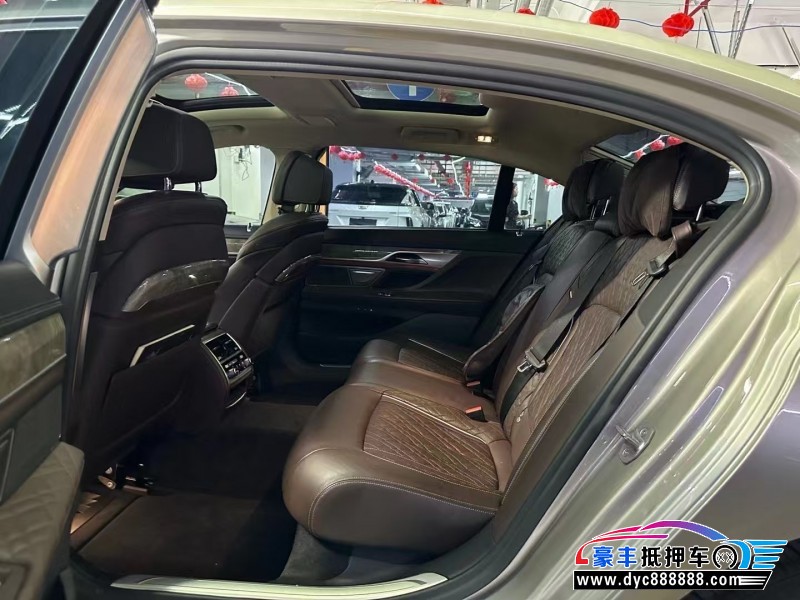 20年宝马7系轿车抵押车出售