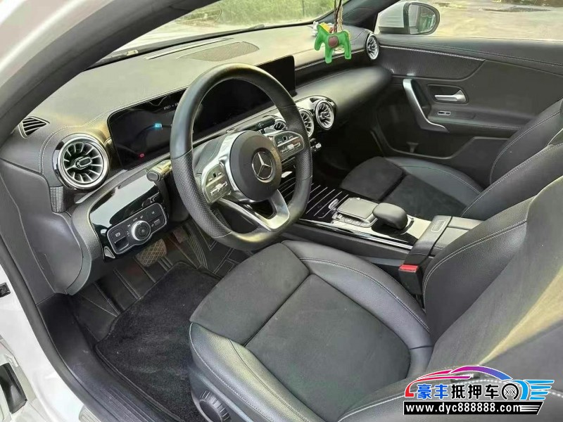 22年奔驰A轿车抵押车出售