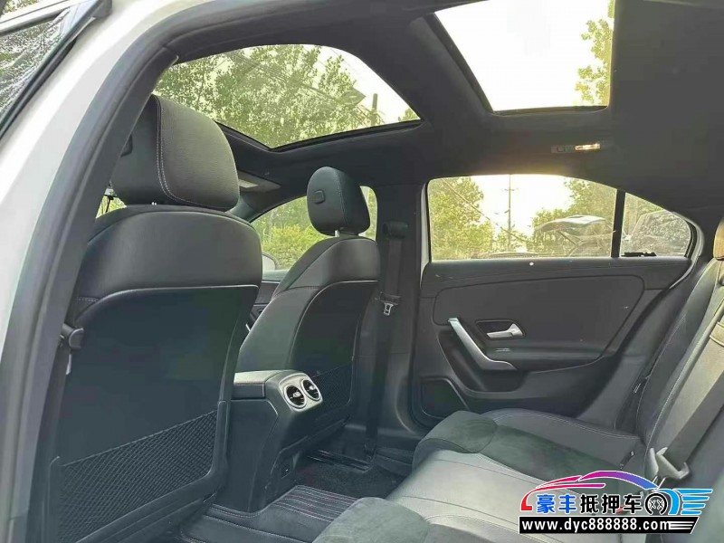 22年奔驰A轿车抵押车出售