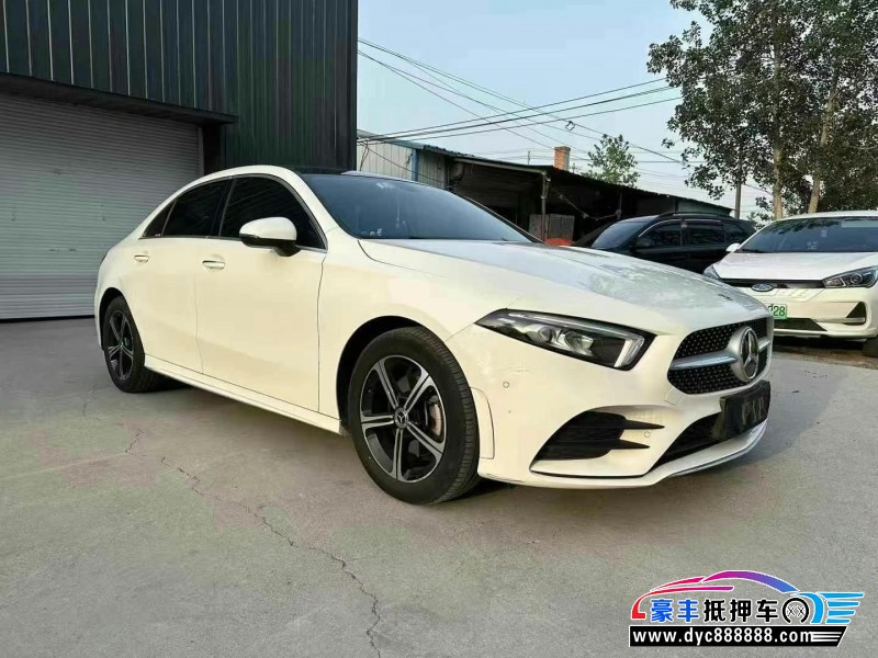 22年奔驰A轿车抵押车出售