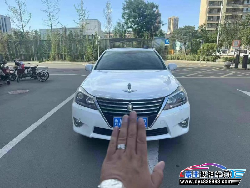 13年丰田皇冠轿车抵押车出售