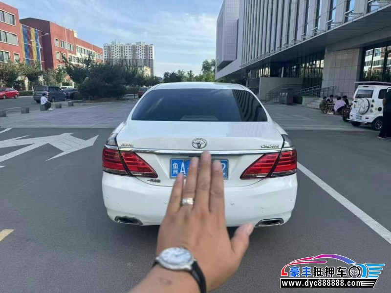 13年丰田皇冠轿车抵押车出售