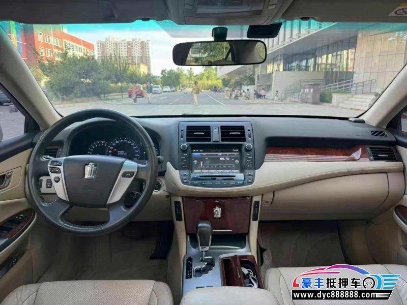 13年丰田皇冠轿车抵押车出售