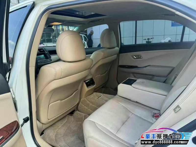 13年丰田皇冠轿车抵押车出售