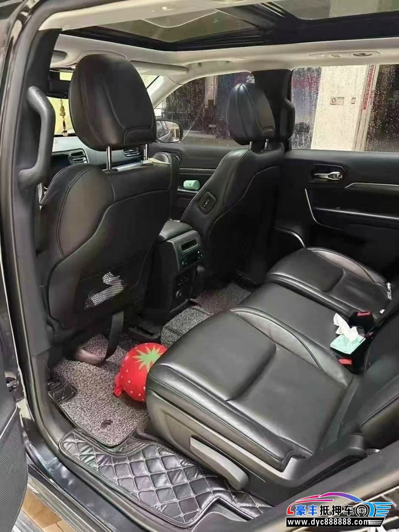 18年Jeep指挥官轿车抵押车出售