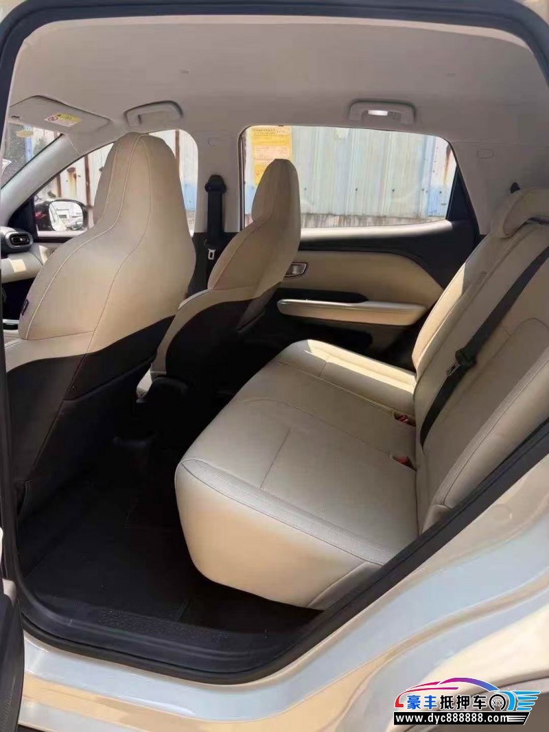 25年五菱缤果轿车抵押车出售