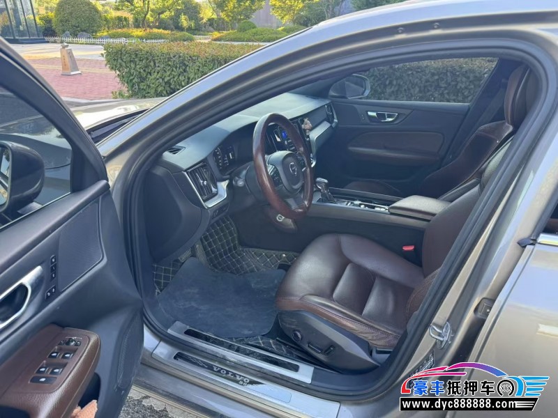 20年沃尔沃S60轿车抵押车出售