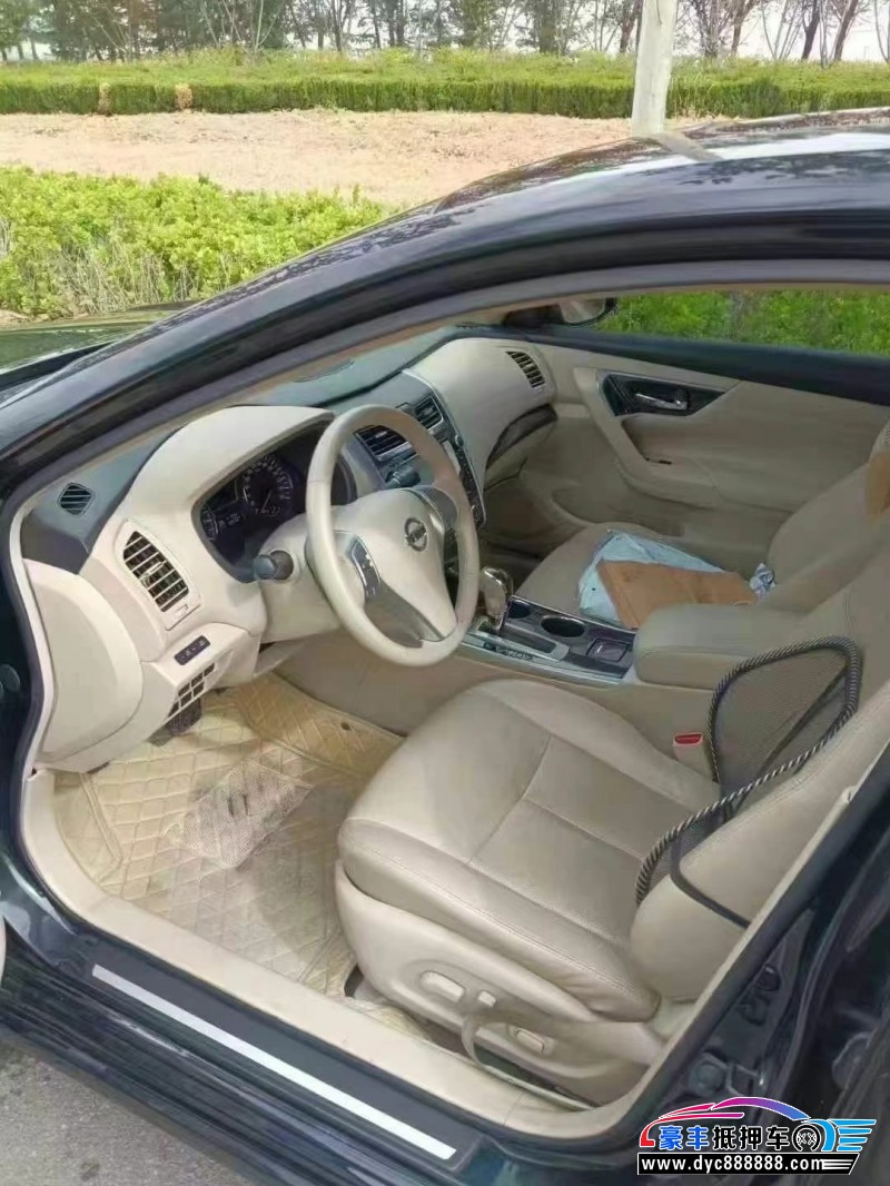 15年日产天籁轿车抵押车出售