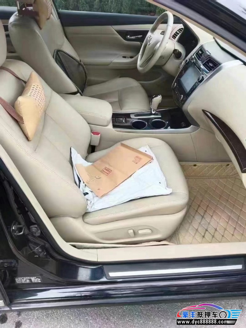 15年日产天籁轿车抵押车出售