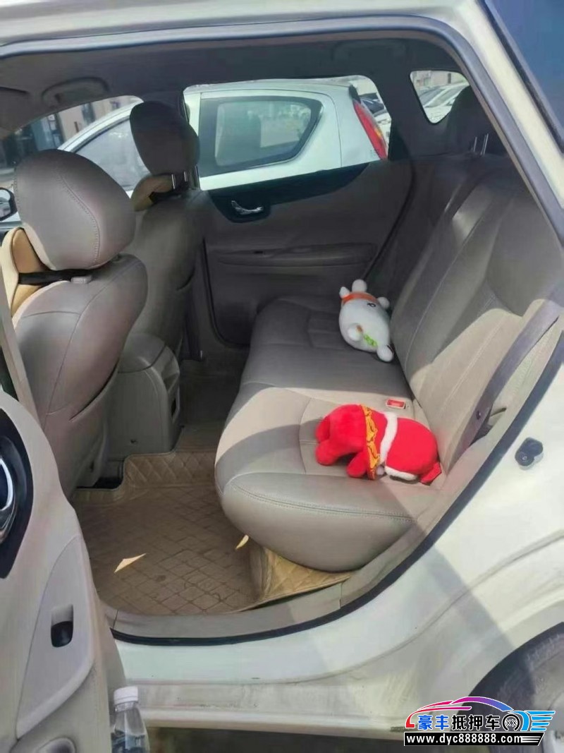 14年日产骐达轿车抵押车出售