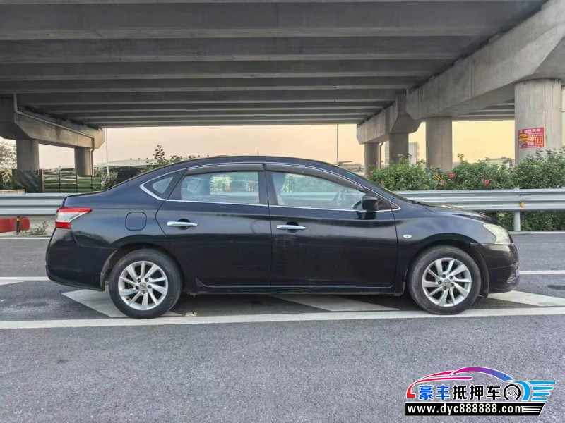 13年日产轩逸轿车抵押车出售