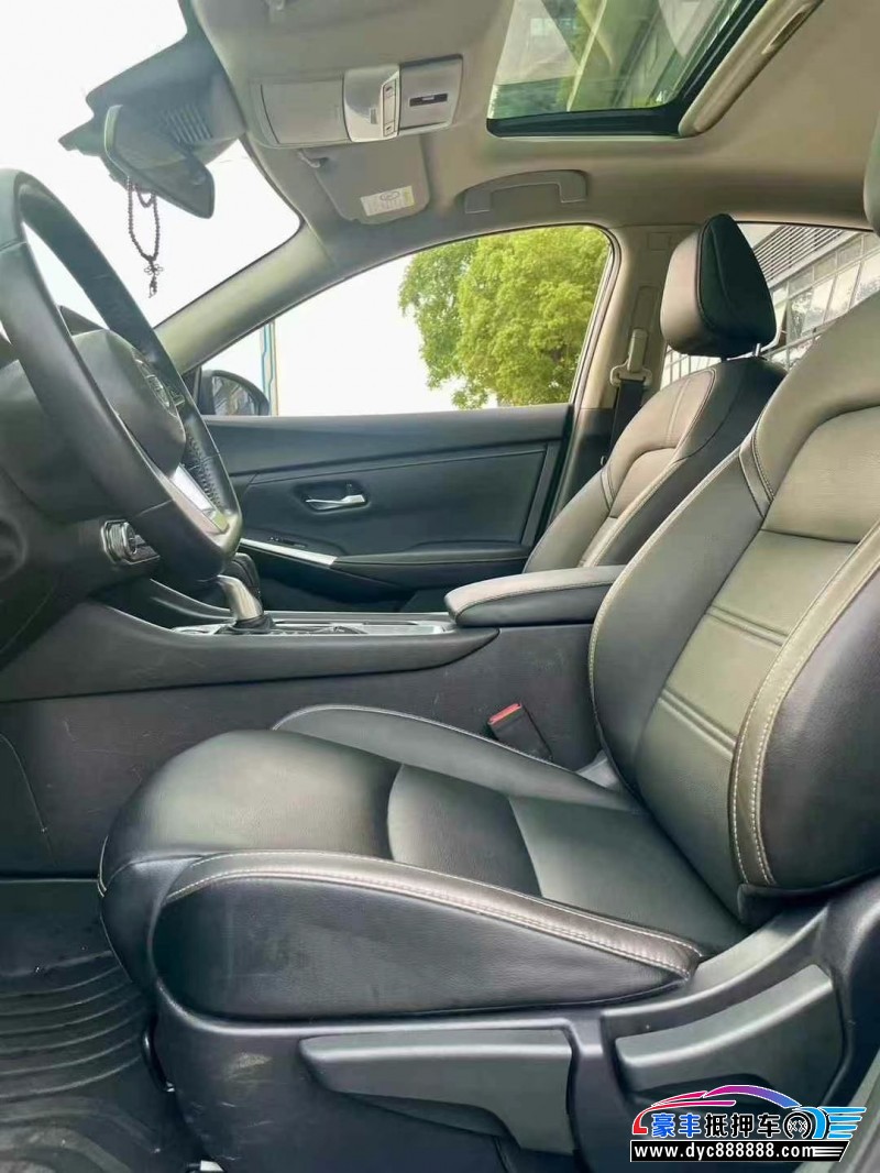 20年日产轩逸轿车抵押车出售