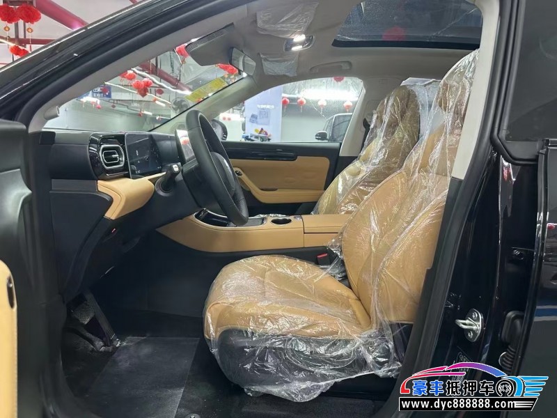 25年零跑C11轿车抵押车出售