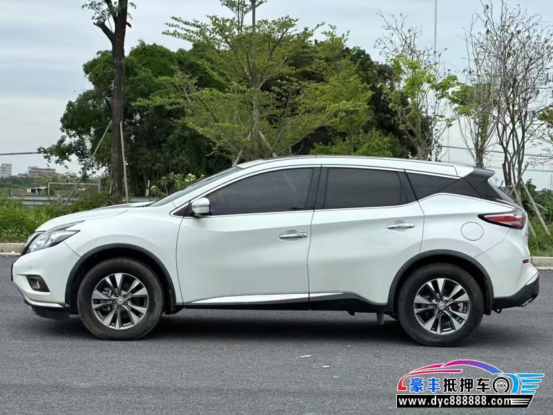 17年日产楼兰轿车抵押车出售