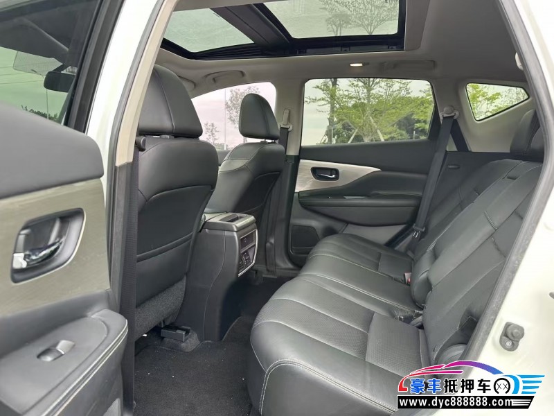 17年日产楼兰轿车抵押车出售