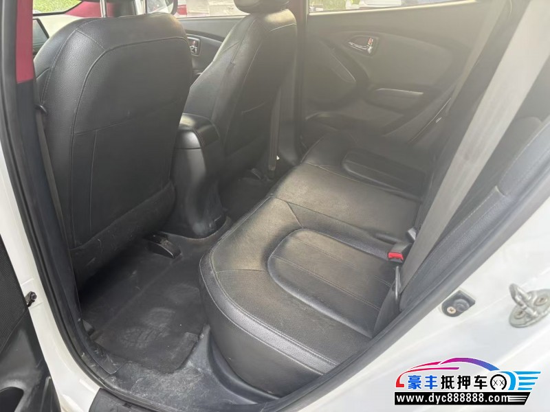 13年现代ix35轿车抵押车出售