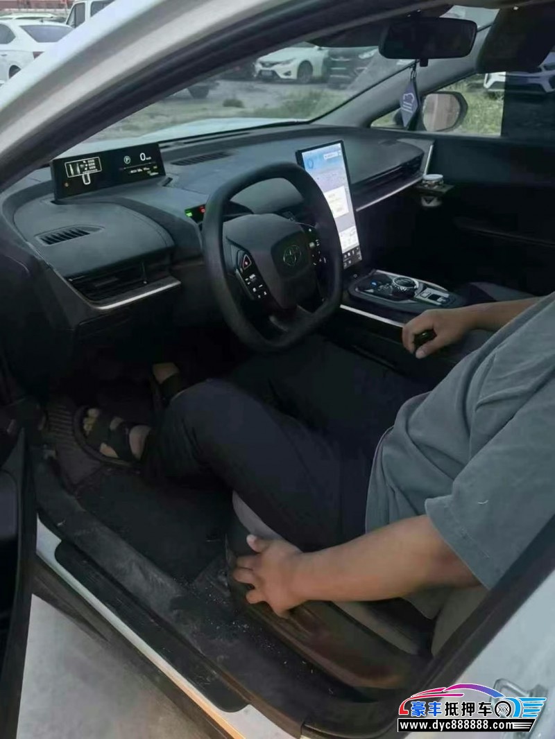 24年丰田BZ3轿车抵押车出售