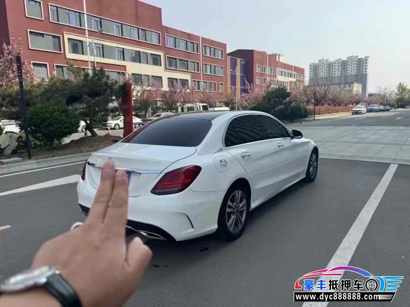 19年奔驰C轿车抵押车出售