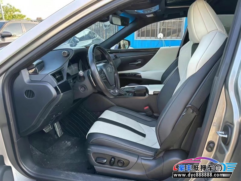 22年雷克萨斯ES轿车抵押车出售