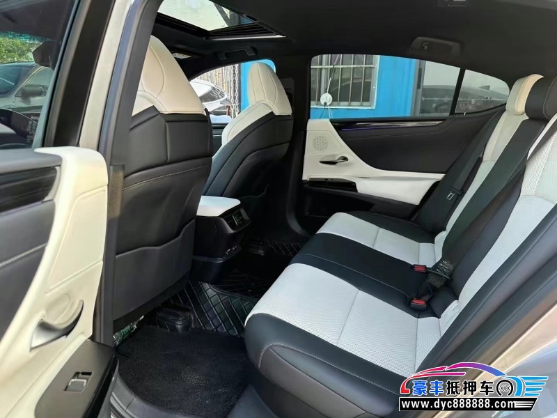 22年雷克萨斯ES轿车抵押车出售