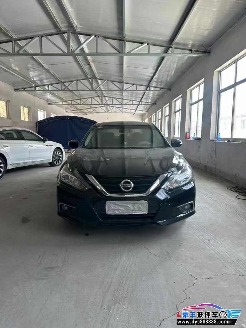 17年日产天籁轿车抵押车出售