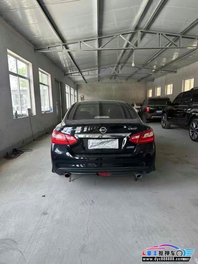 17年日产天籁轿车抵押车出售