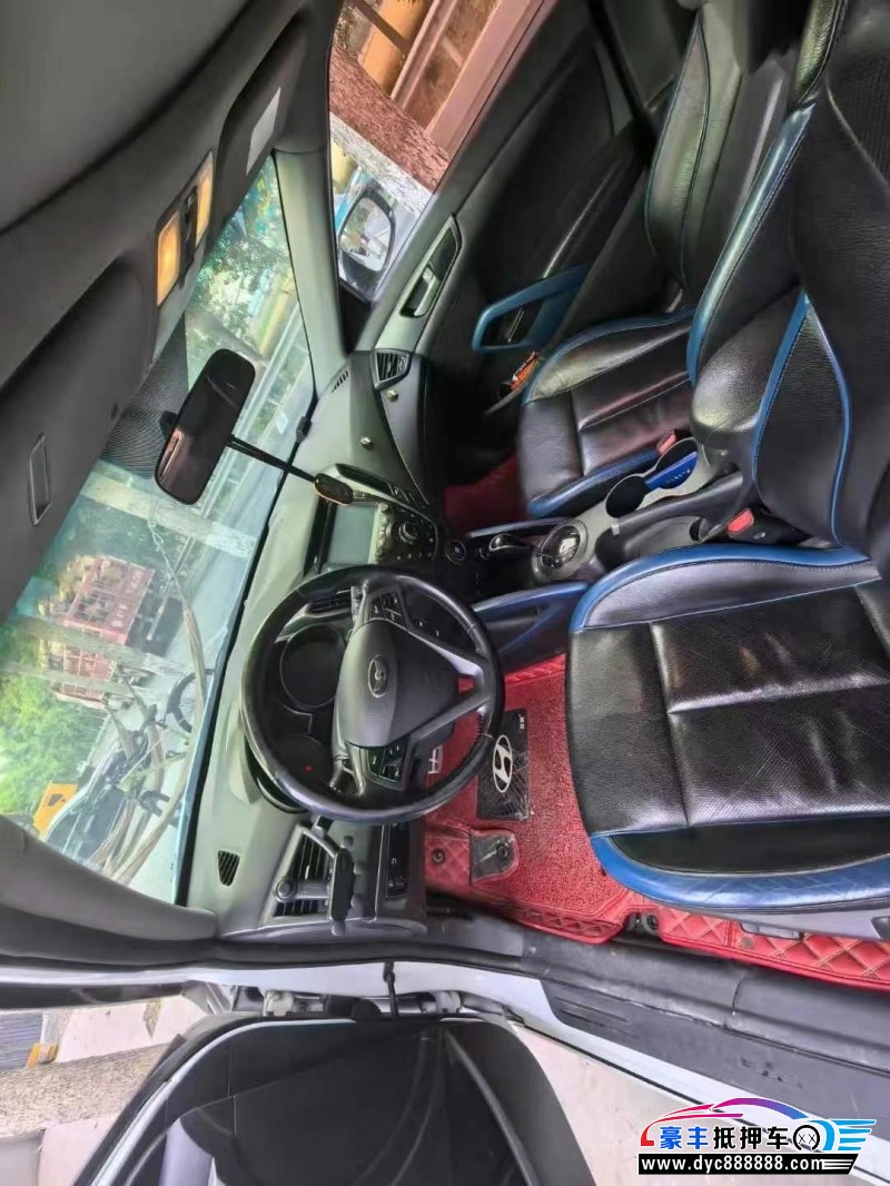 13年现代飞思轿车抵押车出售